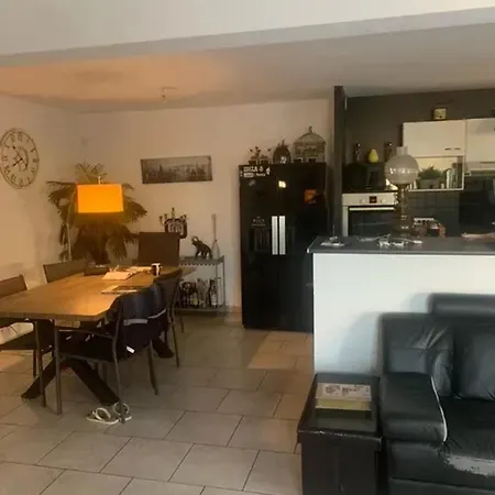 Spacieuse A Avec Piscine Privee