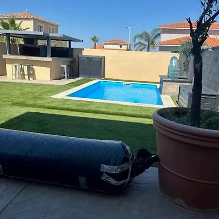 Spacieuse A Avec Piscine Privee