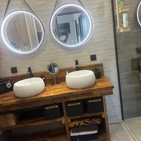 Spacieuse A Avec Piscine Privee Villa